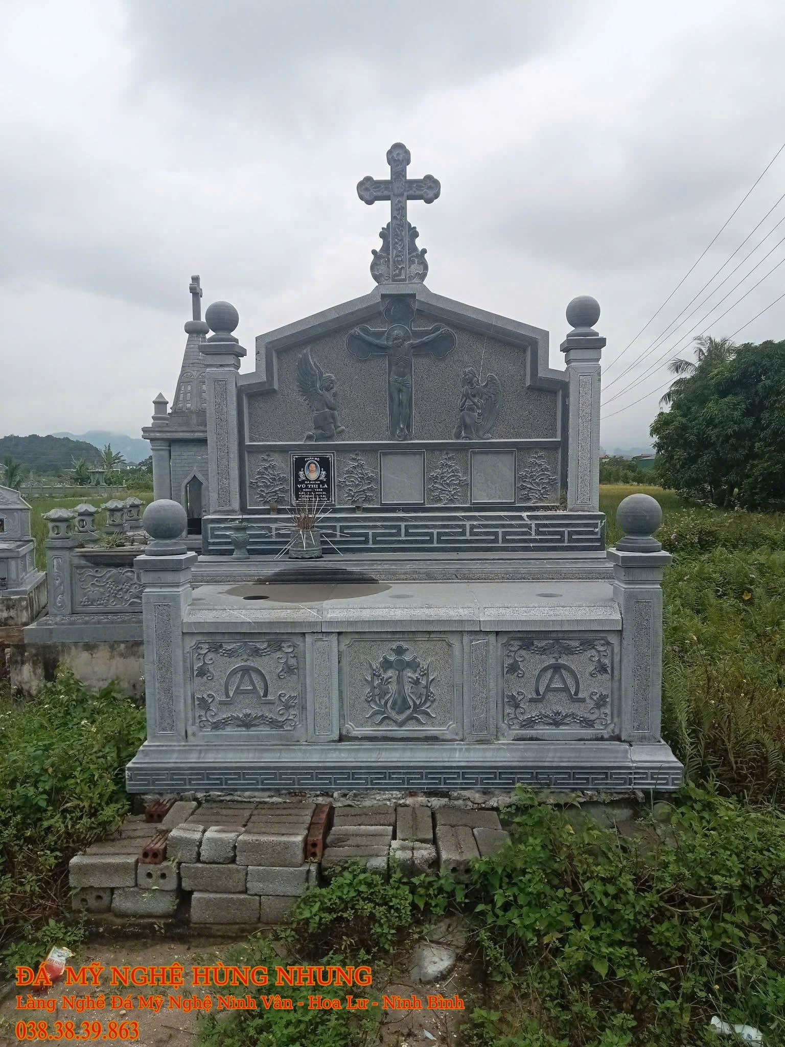 Mộ Đá Công Giáo - MCG18